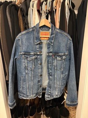 Levi's Medium Blue Denim Jacket with Contrast Stitching